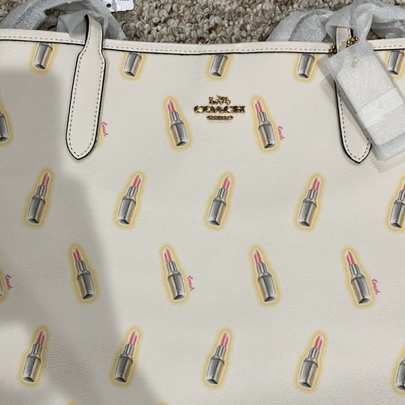 Coach City Tote With Lipstick Print C3246 - Picture 8 of 15